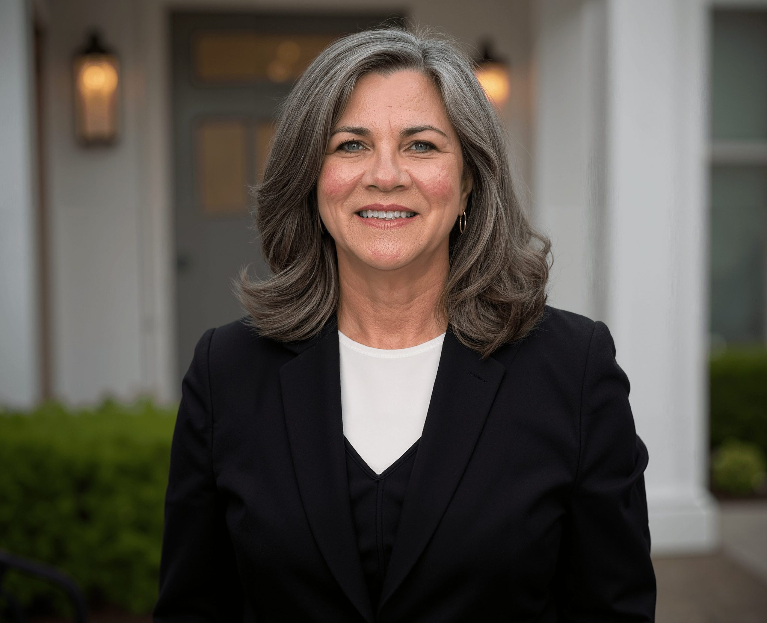 68fd21cf2f61760415a28888-HeadshotPro-min